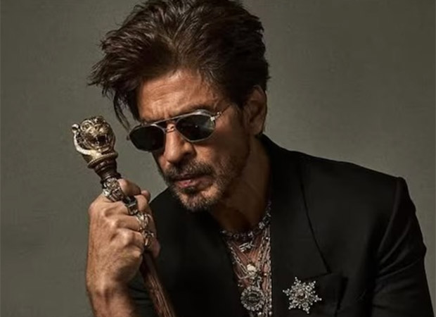 King Leaks online with Shah Rukh Khan's salt and pepper look, Spot tattoo in fan viral video: Bollywood News-Bollywood Hut