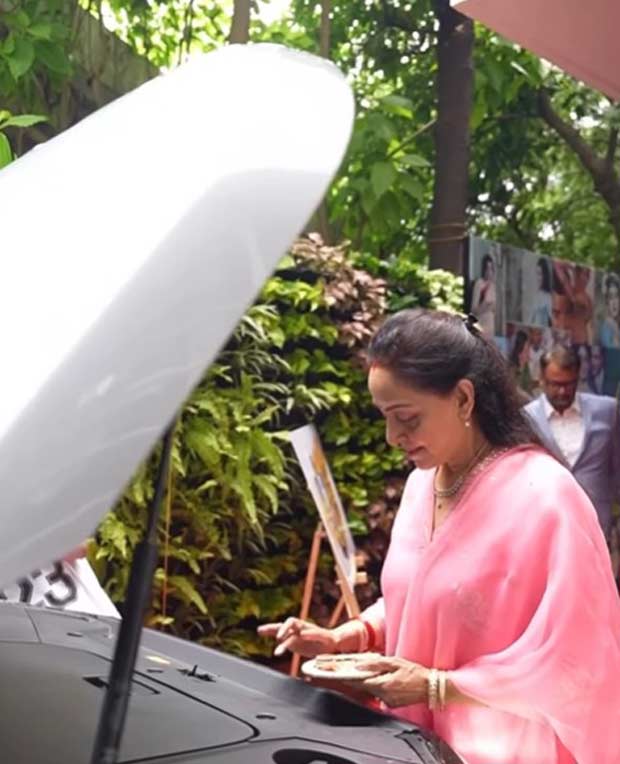 Hema Malini welcomed the MG M9 Electric MPV in Rs. 69.90 lakh luxury packs with luxury facilities: Bollywood News - IHNS Hema Malini welcomed the MG M9 Electric MPV in Rs. Packed with 69.90 lakh luxury facilities