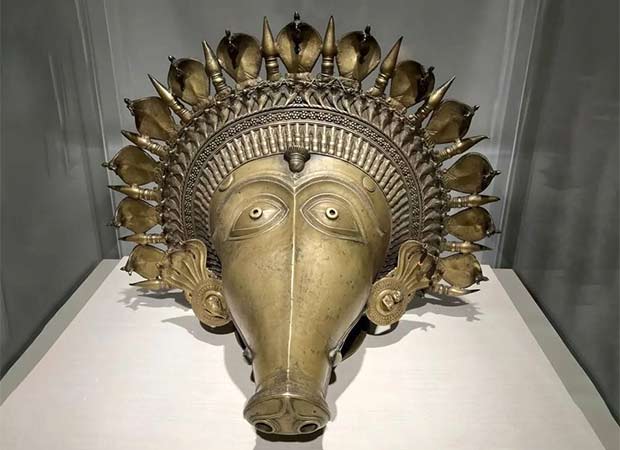 Kantara's Panjurli Muga mask finds place in US museum : Bollywood News - IHNS Kantara's Panjurli Muga mask finds place in American museum