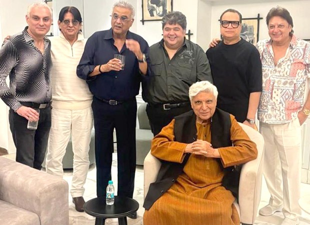 Boney Kapoor celebrates belated birthday with Javed Akhtar, Shashi Ranjan and others at her Bandra home! : Bollywood News - IHNS Boney Kapoor celebrates belated birthday with Javed Akhtar, Shashi Ranjan and others at her Bandra home!