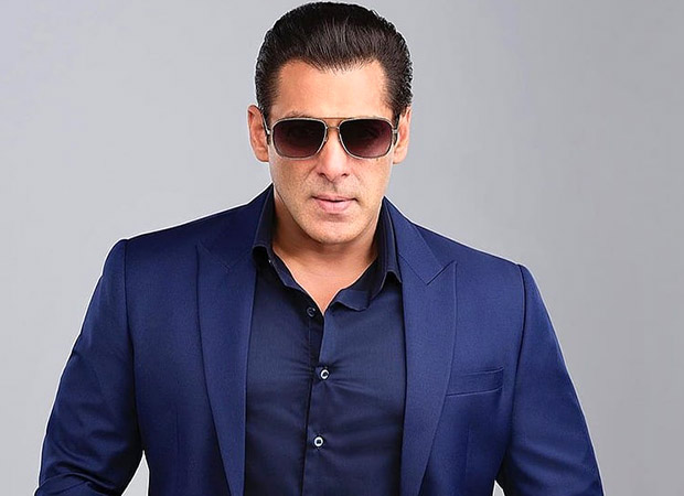 Salman Khan turns 60 at Panvel farmhouse; Dhoni danced, some people missed the party : Bollywood News - IHNS Salman Khan turns 60 at Panvel farmhouse; Dhoni danced, some people missed the party
