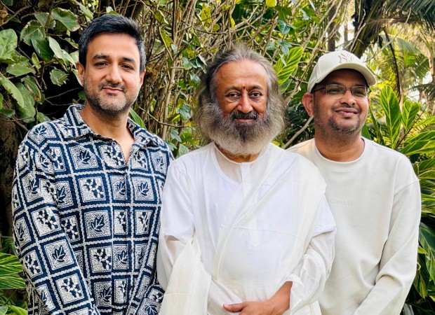 Exclusive: Siddharth Anand shares a special moment with Gurudev Sri Sri Ravi Shankar; Says, "White is the story of India's glory": Bollywood News - IHNS Exclusive: Siddharth Anand shares a special moment with Gurudev Sri Sri Ravi Shankar; They say,