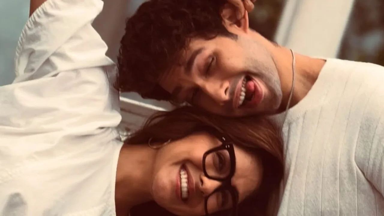 City Box Office: Siddhant Chaturvedi, Mrunal Thakur starrer completes opening weekend on a dull note, collects Rs 4 crore in 3 days Do Deewane Sheher Mein Box Office: Siddhant Chaturvedi, Mrunal Thakur starrer wraps opening weekend on dull note, nets Rs 4 crore in 3 days