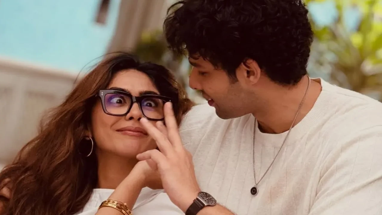 Do Deewane Shahr Mein Box Office: Siddhant Chaturvedi, Mrunal Thakur starrer earns crores. 60 lakhs on Monday Do Deewane Sheher Mein Box Office: Siddhant Chaturvedi, Mrunal Thakur starrer collects Rs 1 crore on first Monday, cume hits Rs 5 crore mark