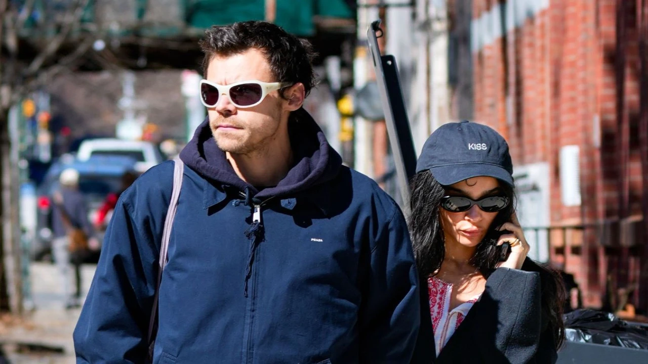 Are Zoe Kravitz and Harry Styles engaged? Ring spotting on couple's London outing fuels rumors Zoë Kravitz and Harry Styles: courtesy of Getty Images