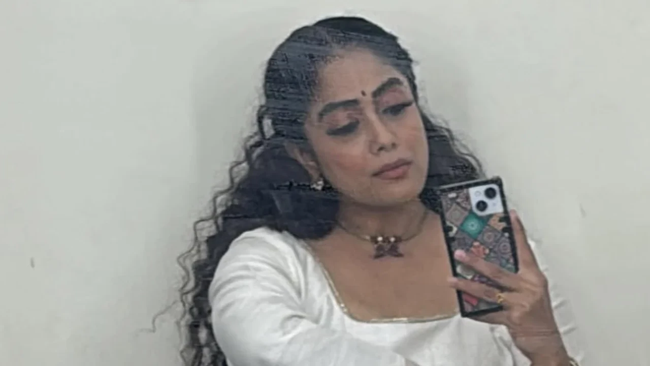 Bigg Boss Tamil 3 fame Abhirami Venkatachalam slams trolls on Instagram: 'Somebody is expecting me to stand naked...' Bigg Boss Tamil 3 fame Abhirami Venkatachalam slams trolls on Instagram