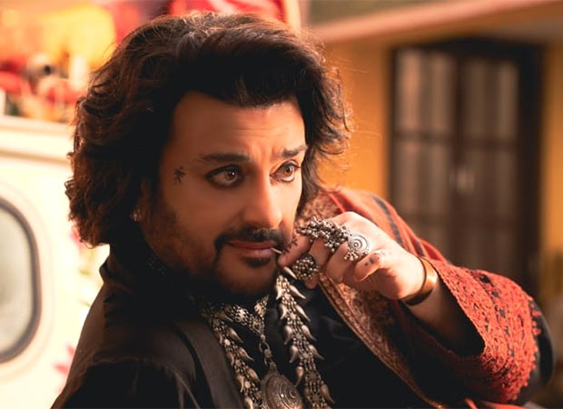 Adnan Sami debuts dramatic new avatar with tattoos, layered jewelery and vintage drama Adnan Sami debuts dramatic new avatar with tattoos, layered jewelery and vintage drama
