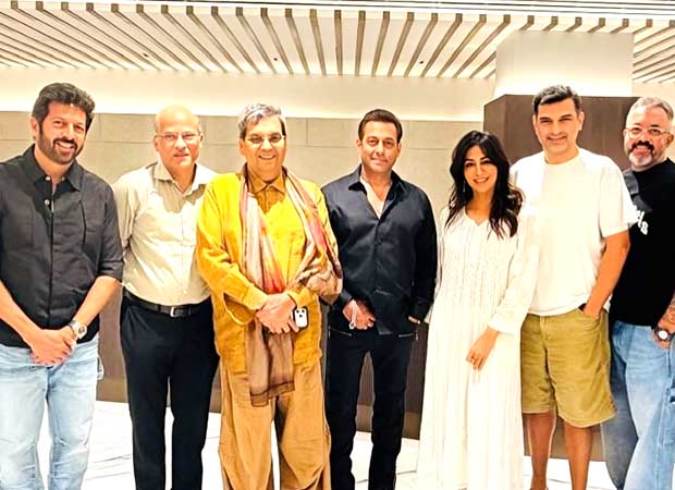"Mathrubhoomi is truly a must watch": Subhash Ghai, Kabir Khan, Riteish Deshmukh and others watch the rough cut of the Salman Khan starrer "Mathrubhoomi is truly a must watch": Subhash Ghai, Kabir Khan, Riteish Deshmukh and others watch the rough cut of the Salman Khan starrer