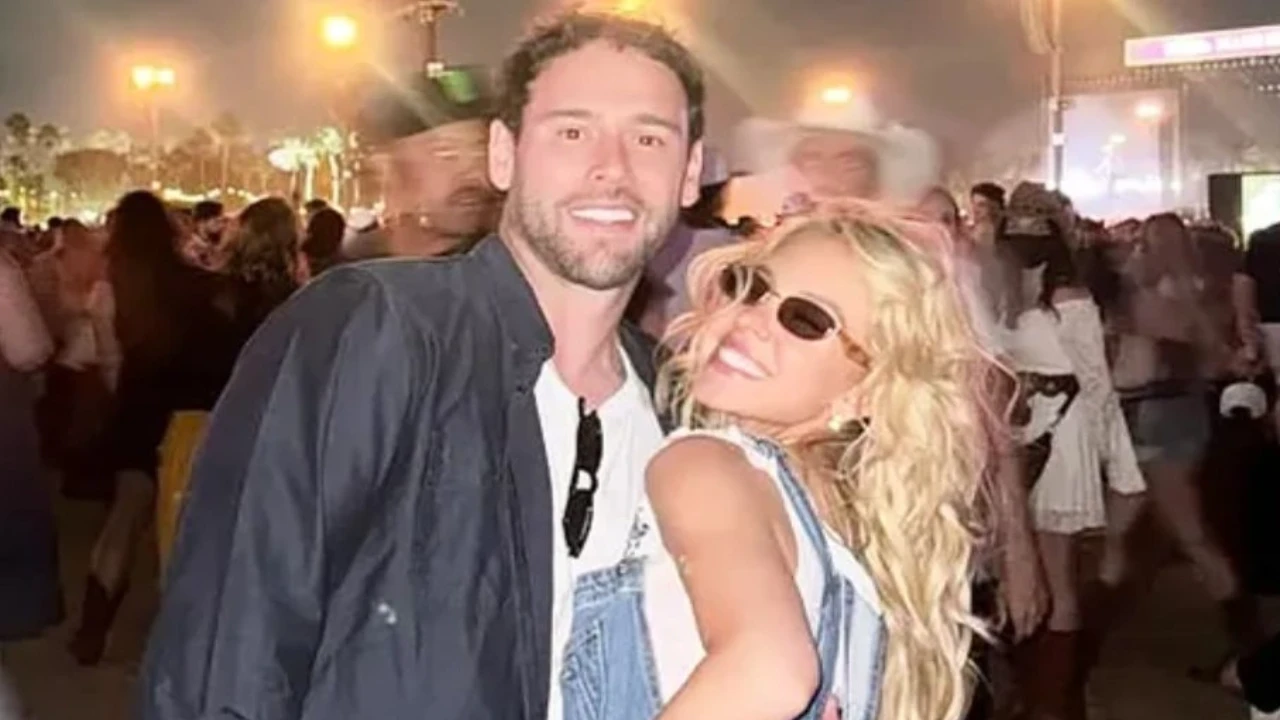 PHOTOS: Sydney Sweeney goes Instagram official with Scooter Braun after split from Jonathan Davino Scooter Braun, Sydney Sweeney: courtesy of Sydney Sweeney's Instagram