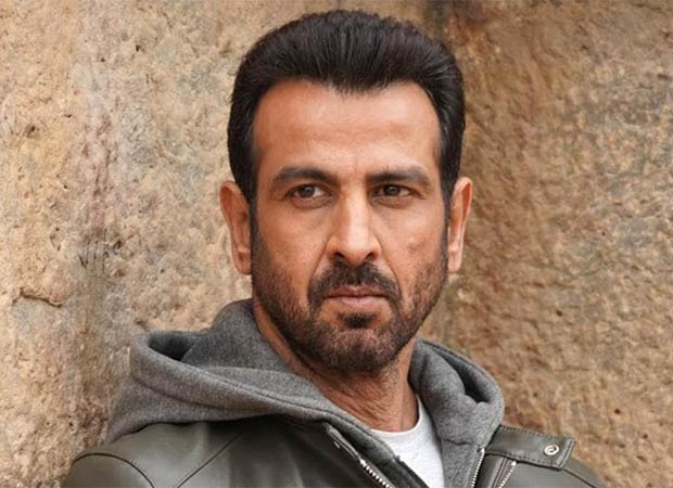 Ronit Roy warns fans about online fraudster using his name to target women and ask for money; Say, "The police are coming for you" Ronit Roy warns fans about online fraudster using his name to target women and ask for money; They say,