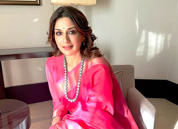 Sonali Bendre becomes the presenter of Marathi film Solha to be released on 16 October. Sonali Bendre becomes the presenter of Marathi film Solha to be released on 16 October.